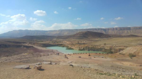 הבית ליד המצוק By The Cliff